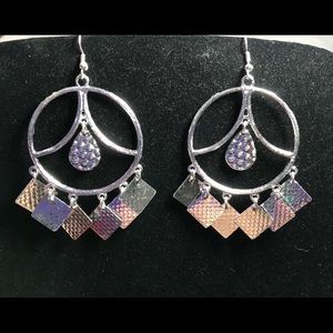 Final Price ♥️
New Silvertone Circle Dangle Earrings